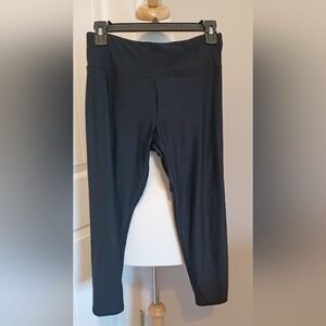 BALLY TOTAL FITNESS CROP LEGGINGS SZ MED #J09
